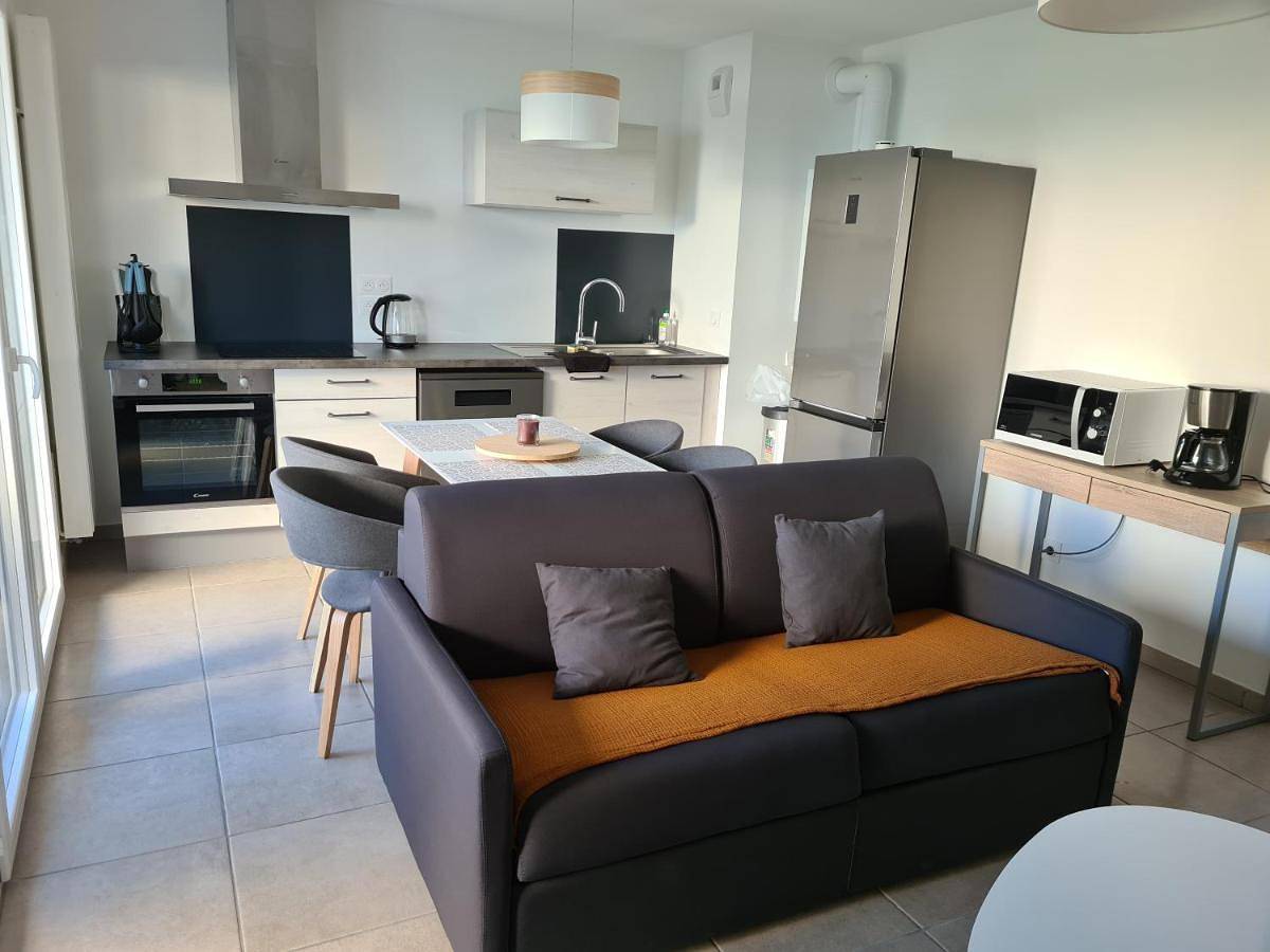Appartement entier, L'instant Léman - T2 3 étoiles à 5min de Thonon et Evian avec terrasse et jardin à 100m du lac in Publier, Région de Thonon-les-Bains