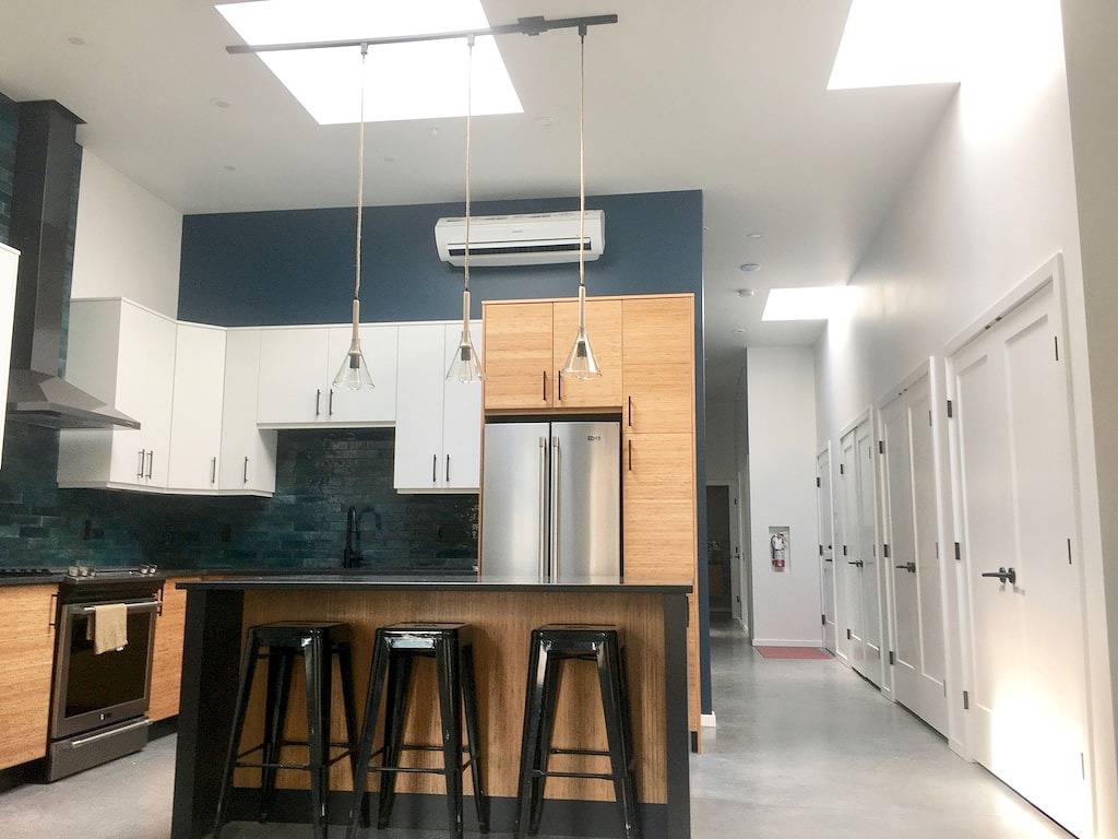 Ganze Wohnung, Broken Hills Designer Flat on Baker St. in Nelson, Whitewater Ski Resort