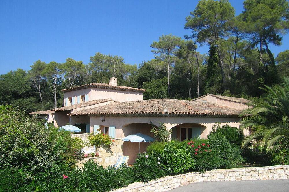 Entire apartment, Charming studio in villa in Saint Paul de Vence with terrace and garden in Saint-Paul-de-Vence, Cannes region
