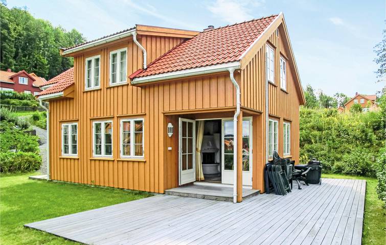 Ferienhaus für 10 Personen, mit Whirlpool und Terrasse sowie Garten und Sauna in Risør