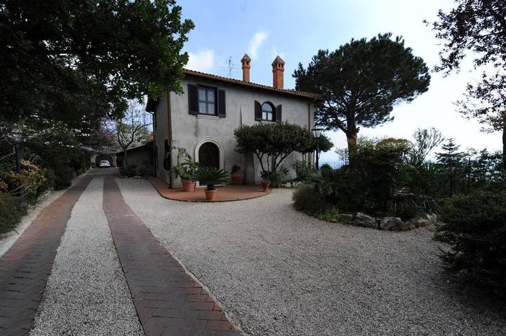 Location de vacances pour 8 personnes, avec vue ainsi que piscine et jardin, animaux acceptés à Formia - 3