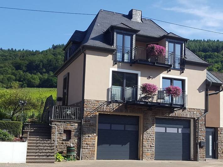 Location de vacances pour 2 personnes, avec Balcon ainsi que Terrasse et Jardin à Ernst