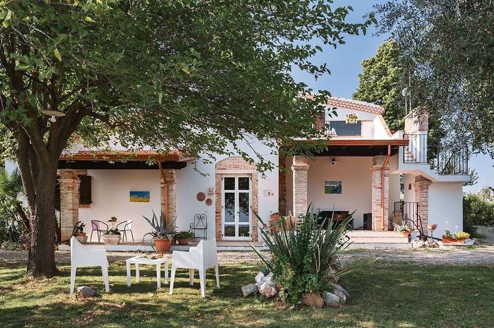 Villa for 6 people, with garden and terrace - 1