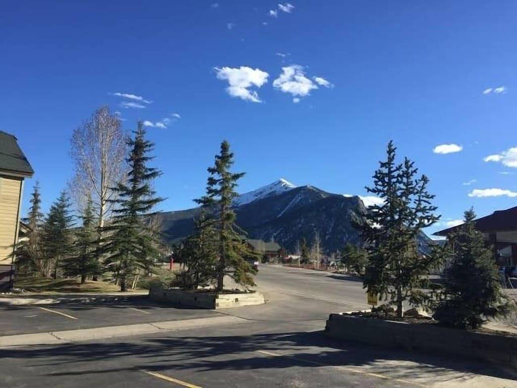 Ganze Wohnung, Tolle Lage, Whirlpool, schöne Aussicht. Eigener Balkon. Grill. Weg zum See. in Frisco, Arapaho and Roosevelt National Forests