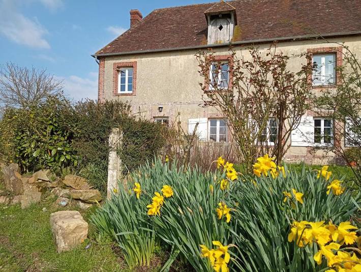 Gîte pour 8 personnes, avec vue et jardin à Les Baux-de-Breteuil