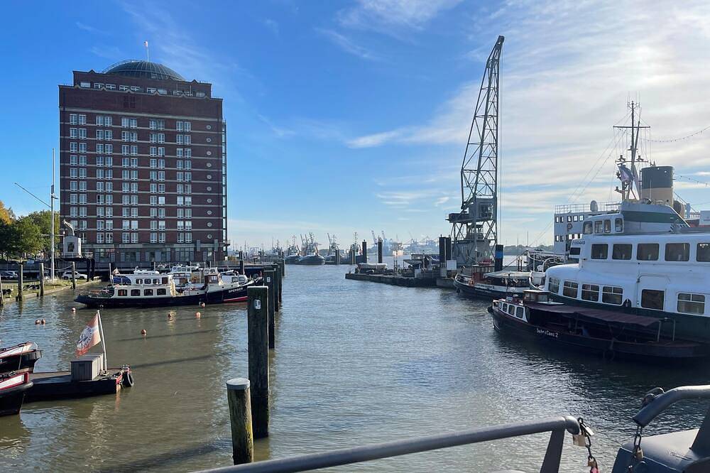 Großzügiges Ferienhaus für Gruppen & Familien. \njetzt Verfügbarkeit prüfen. in Rahlstedt Hamburg, Hamburg