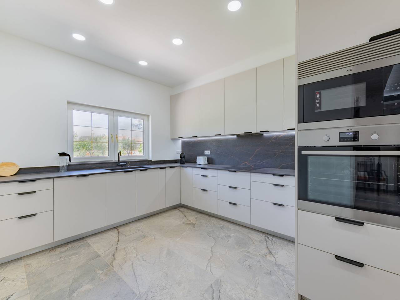 V4 Águia Vermelha in Paderne, Faro District