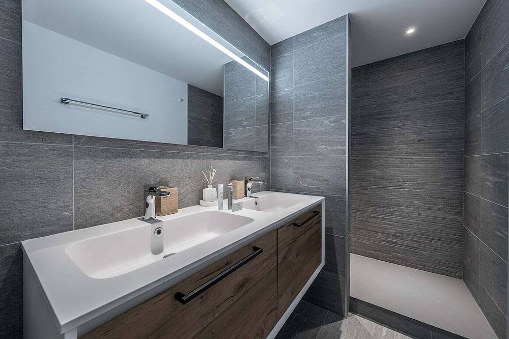 Entire apartment, Modern apartment Courchevel 1550, 4 people, parking, wifi in Saint-Bon-Tarentaise, Les Trois Vallées