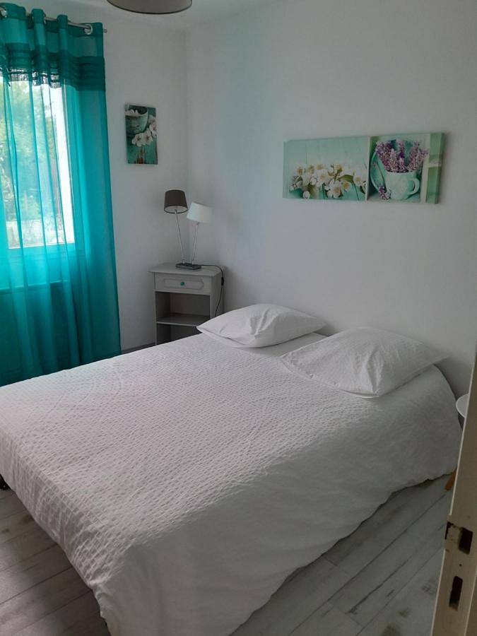 Gîte pour 2 personnes, avec terrasse et jardin à La Bohalle