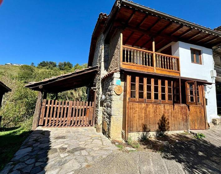 Casa rural para 9 personas, con Balcón además de Terraza y Vistas en Quirós