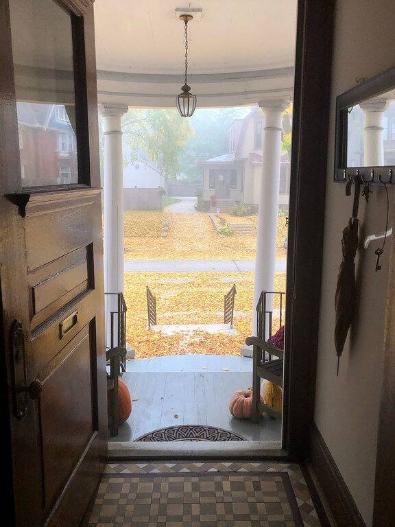 Vacation rental for 20 people, with yard, with pets in Milwaukee