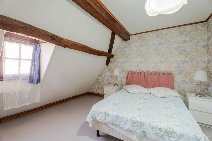 Gite La Marguerite "bi's anstetts" in an Authentic Alsatian Farmhouse in Issenhausen, Strasbourg Området