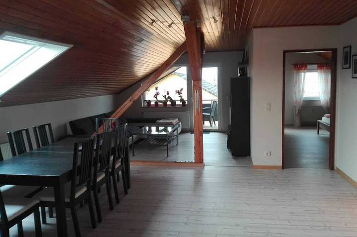 Ferienwohnung für 6 Personen, mit Balkon und Garten sowie Pool