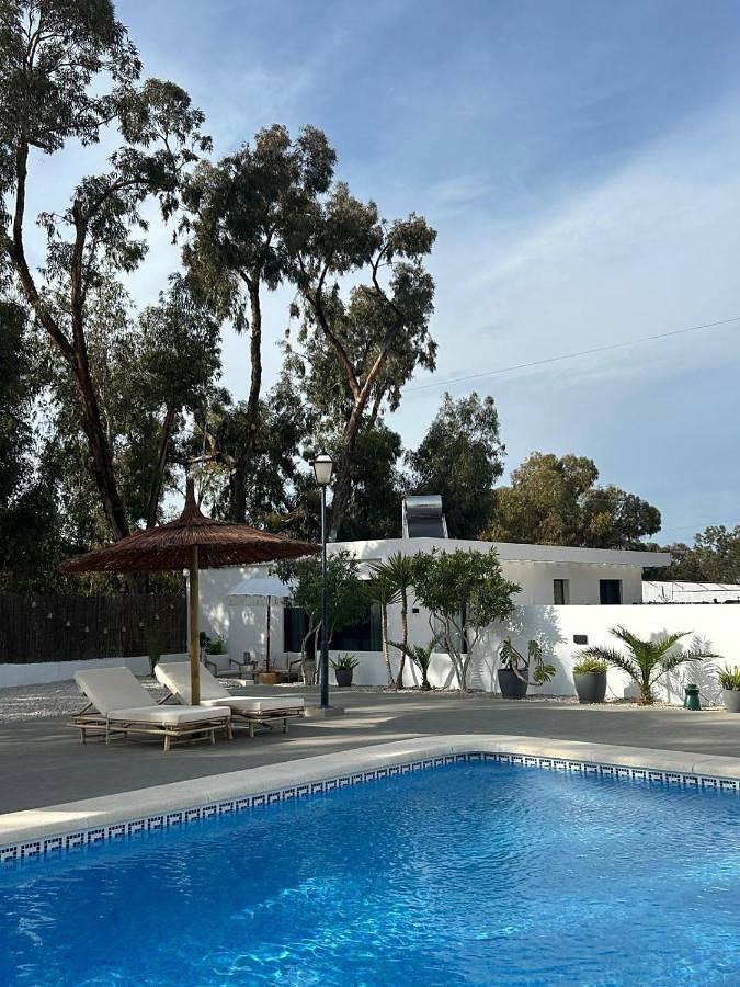 Chalet para 4 personas, con vistas además de piscina y jardín en Santa Pola