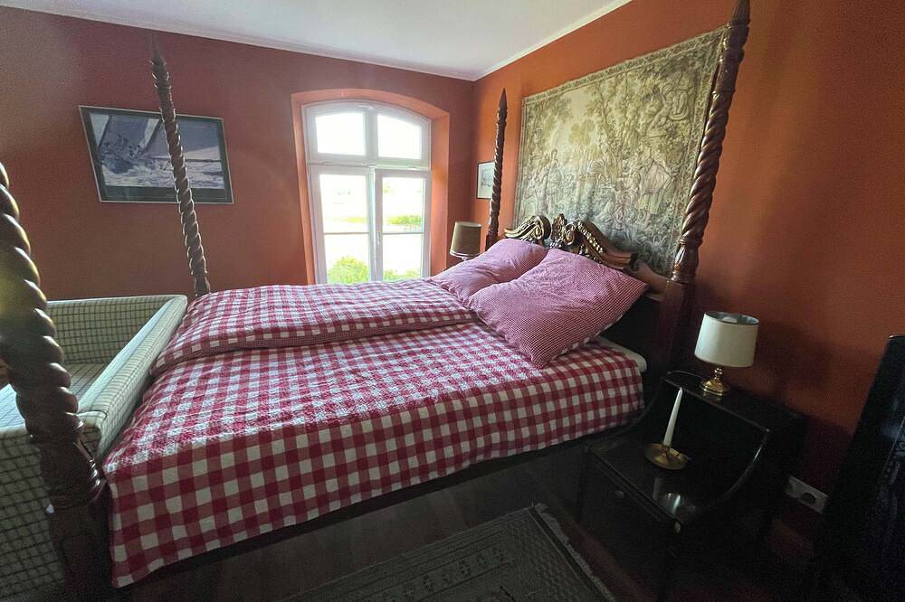 Your castle vacation at Gut Roge App. No. 2 Christian I. v. Oldenburg in Groß Roge, Swiss of Mecklenburg