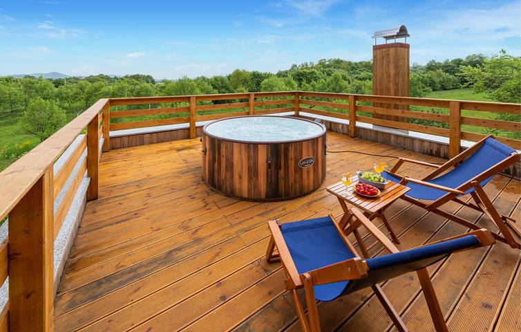 Acogedor apartamento de 2 dormitorios con wifi, aire acondicionado, terraza y aparcamiento in Condado de Lika-Senj