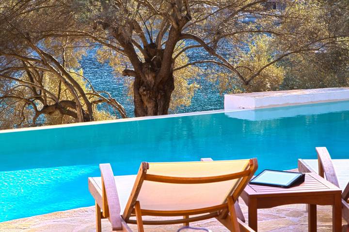 Διαμερίσματα διακοπών για 8 άτομα, με πισίνα και κήπο, φιλικό προς τα παιδιά στα Σύβοτα (Λευκάδα)
