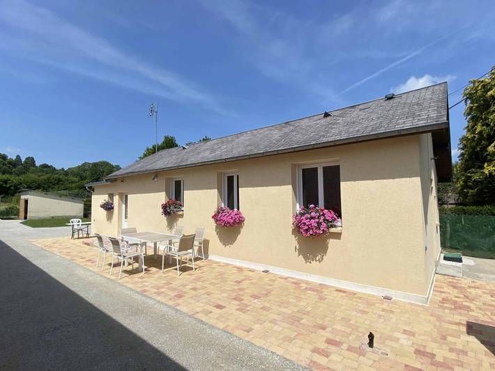 Gîte pour 5 personnes, avec Terrasse et Jardin à Gacé