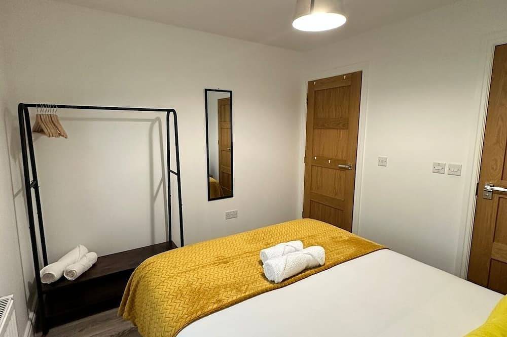 Contemporary Comfort: 2-Bd Home in Guildford, Surrey