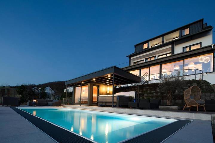 Villa für 22 Personen, mit Sauna und Garten sowie Ausblick und Pool, mit Haustier an der Mosel