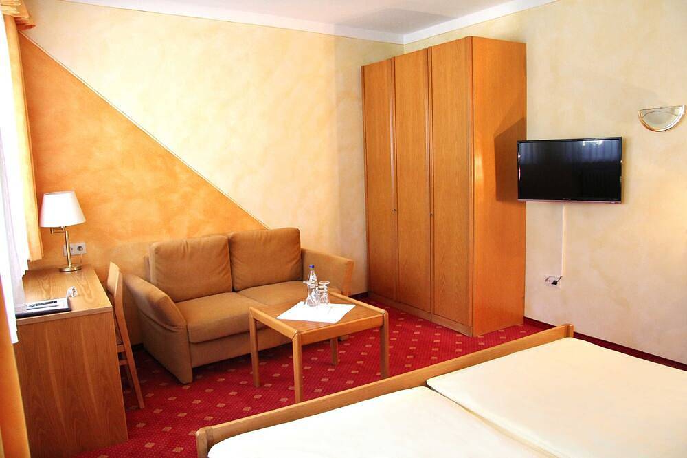 Doppelzimmer 1 - Hotel-Garni Goldener Schwan in Bad Windsheim, Steigerwald