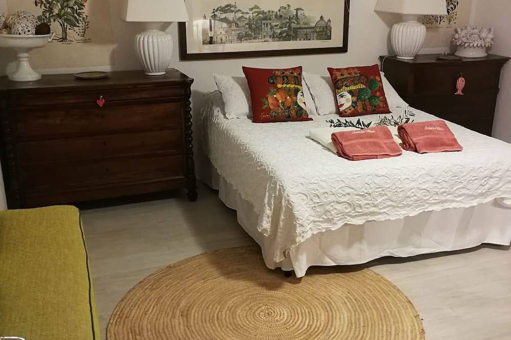 Apartamento entero, Your corner of green just a stone's throw from the sea in Palermo, Provincia de Palermo