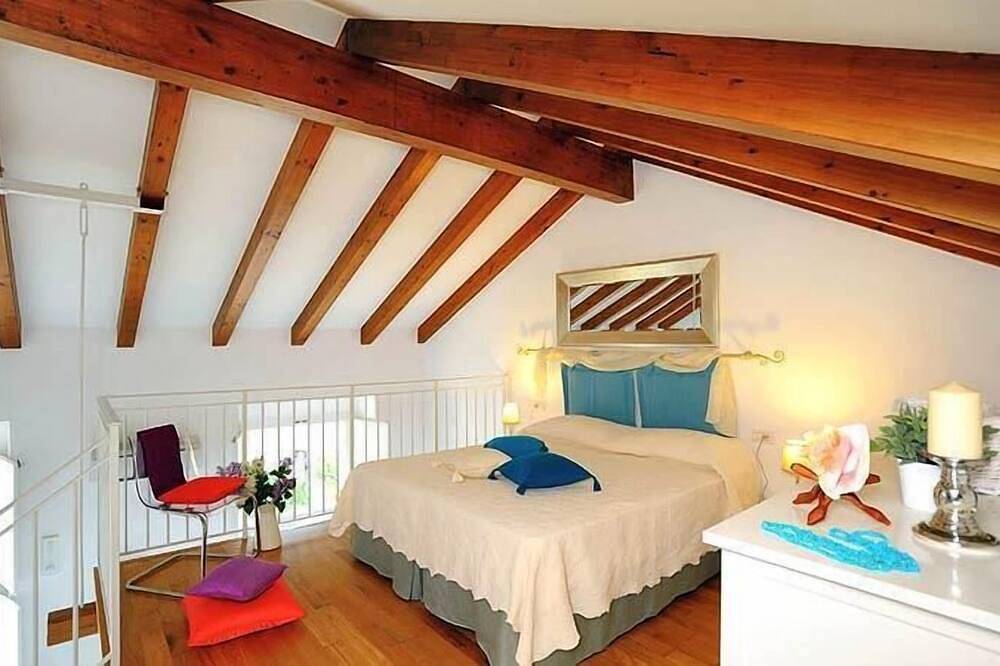 Ganze Wohnung, Gorgeous Loft Apartment  with Pool in Amalfi Town by Amalfivacation.It in Amalfi, Amalfiküste