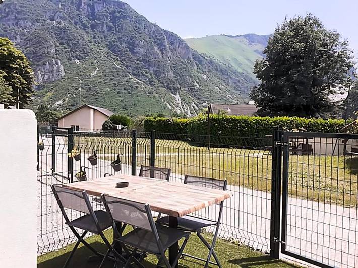 Gîte pour 4 personnes, avec jardin ainsi que vue et piscine à Bielle (Pyrénées-Atlantiques) - 2
