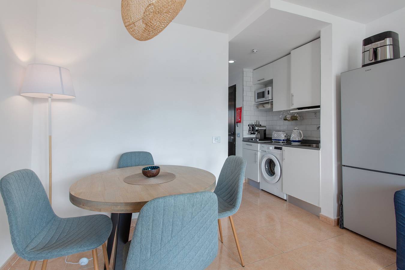 Geheel appartement, Vakantie 'Casa De La Calma' met zeezicht, gedeeld zwembad en Wi-Fi in Corralejo, La Oliva