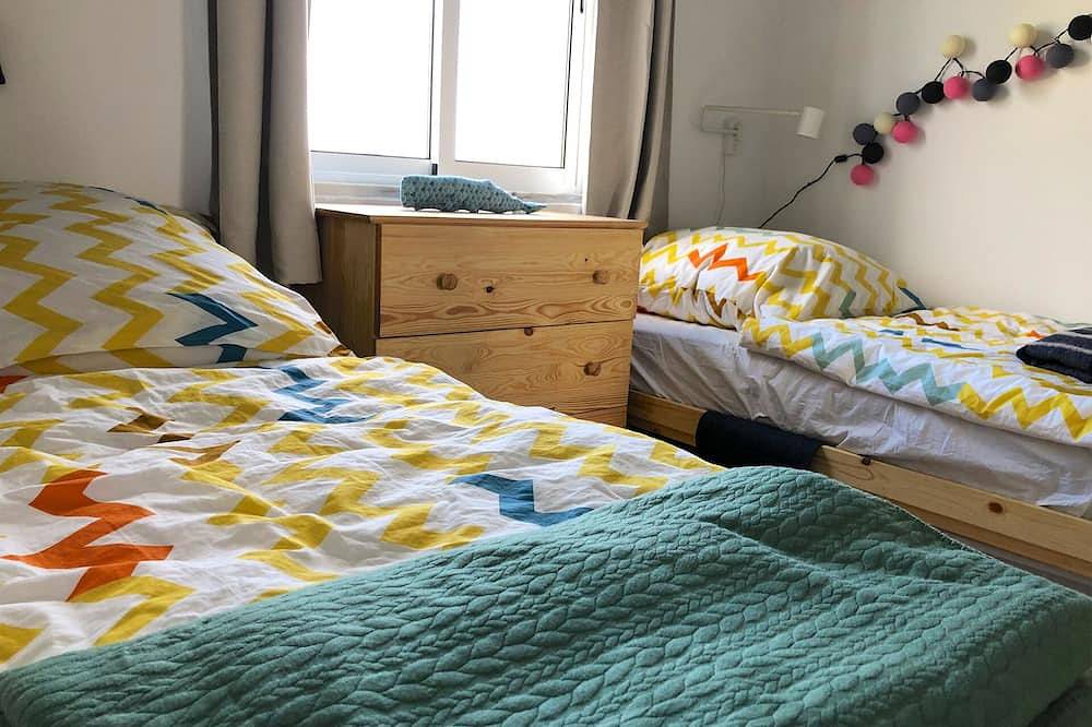 Alojamiento tranquilo y acogedor con excelentes vistas y un hermoso jardín. in Cascalho de Cima, Cedros