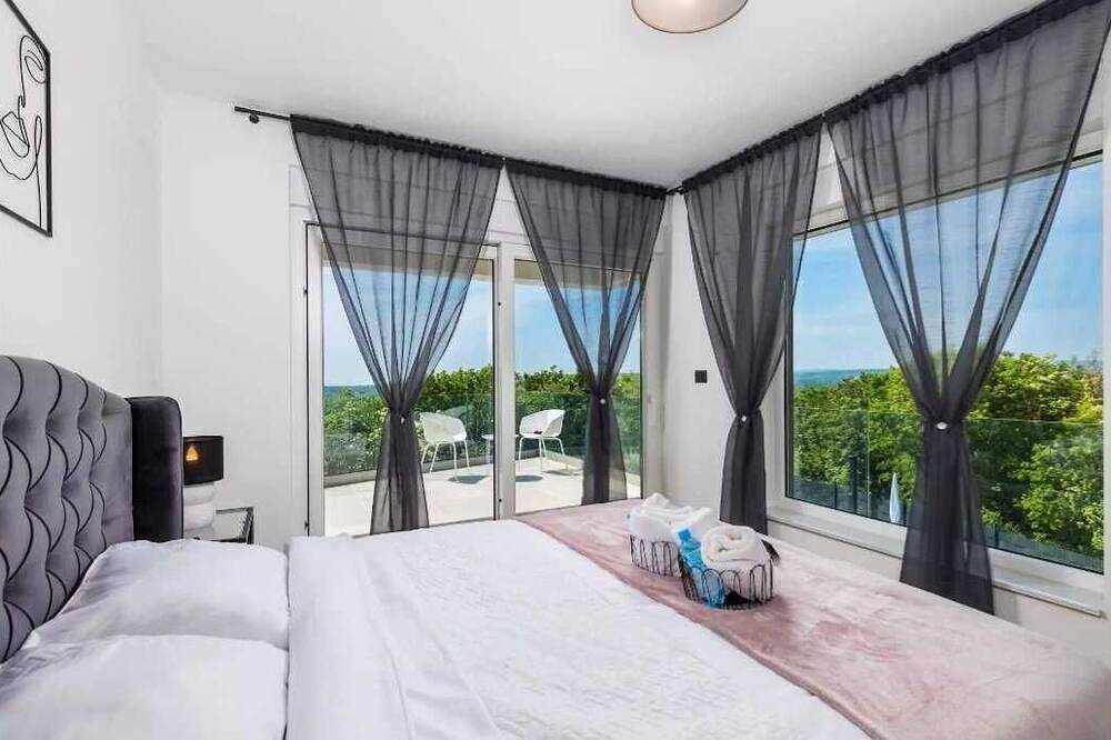 Villa La Vie with private pool in Vrbnik, Krk (isla)