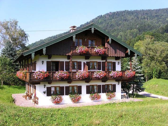 Ganze Ferienwohnung, Ferienwohnungen Reiter inkl. Chiemgaukarte - Ferienwohnung 1, 48qm, Balkon, Kochnische, 1 Schlafzimmer, 1 Wohnzimmer, WLAN in Ruhpolding, Bayerische Alpen