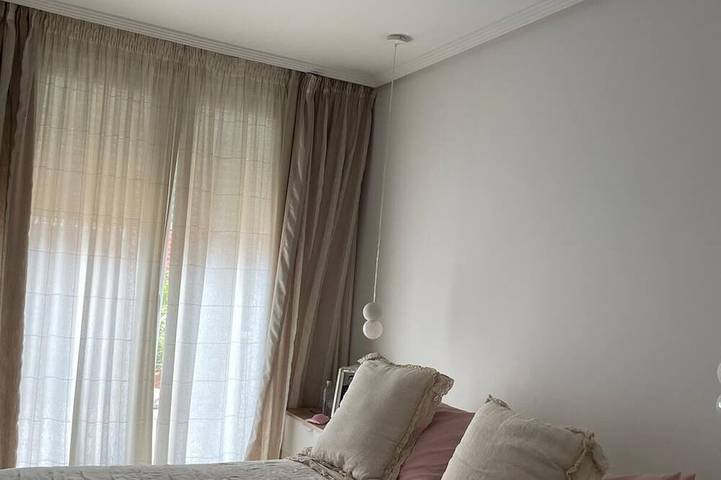 Ganze Wohnung, 3-bedroom apartment with a 100-meter patio featuring a barbecue and an outdoor pool in Burgos, Burgos Provinz
