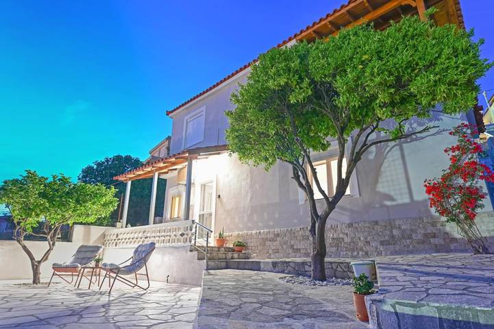 Gîte pour 3 personnes, avec jardin et vue, adapté aux familles dans Samos (Grèce) - 2