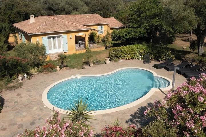 Villa pour 6 personnes, avec jardin et terrasse à Calvi