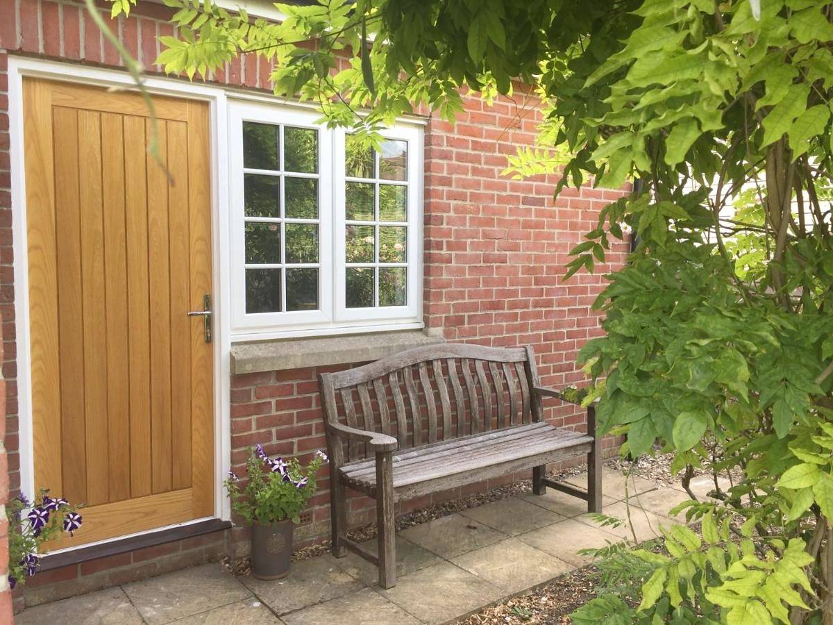 Guesthouse for 2 people with garden in North Wessex Downs