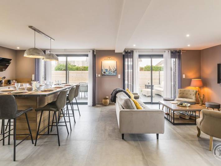 Gîte pour 8 personnes, avec jardin ainsi que terrasse et sauna à Granville