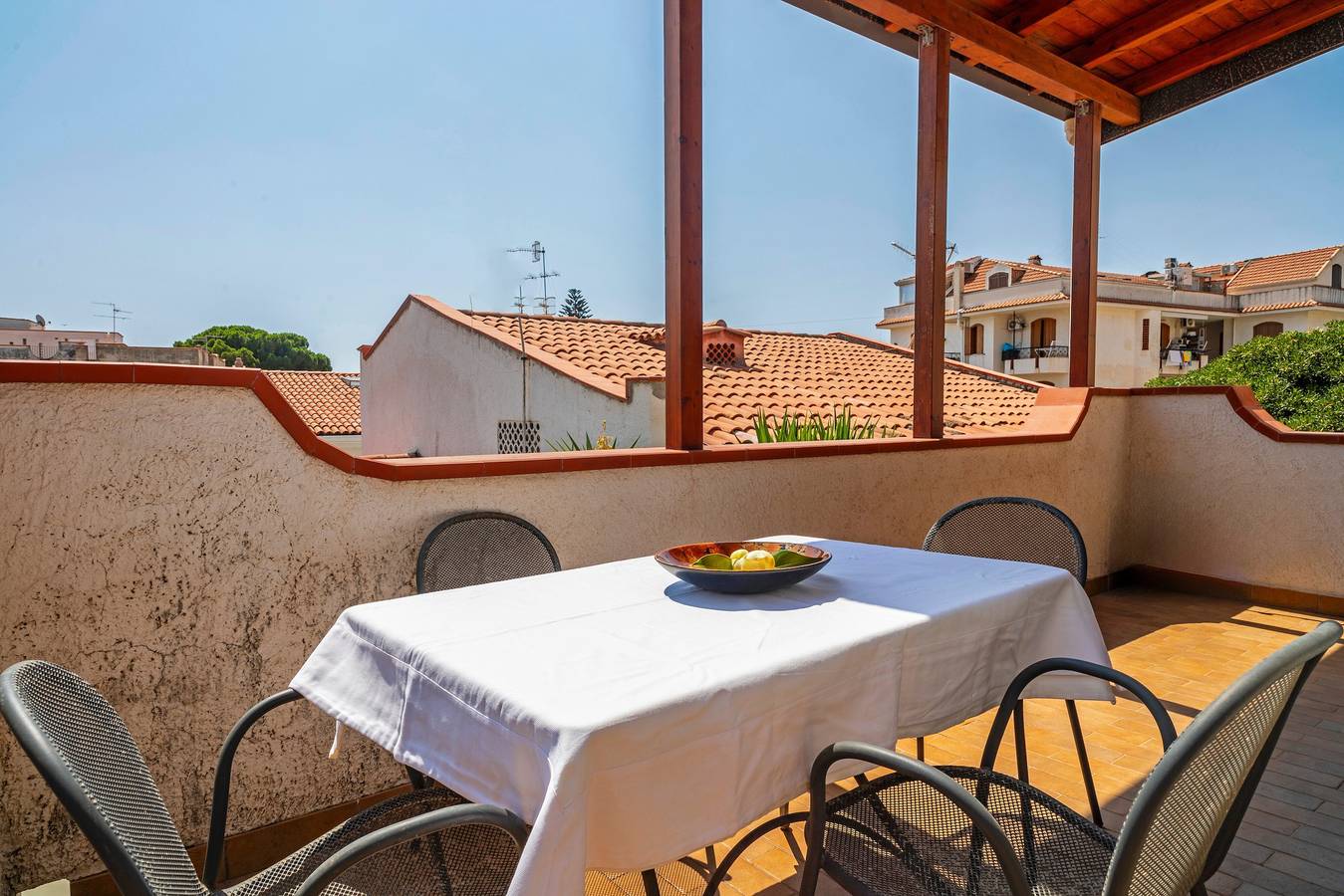 Entire apartment, Apartment 'Casa Recanati' with Private Terrace and Air Conditioning in Recanati (Sicily), Giardini-Naxos
