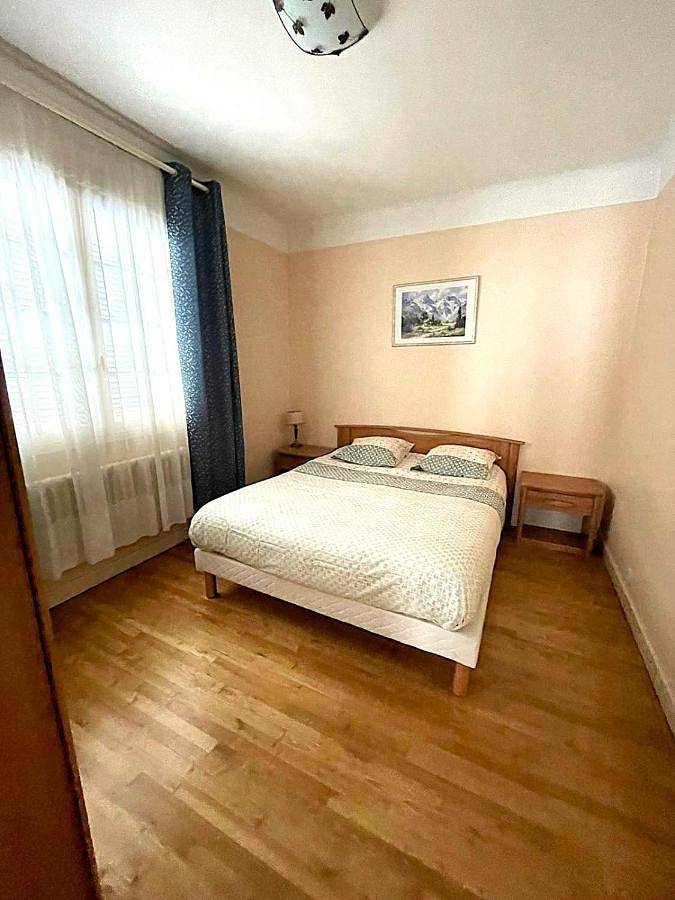 Location de vacances pour 12 personnes, avec piscine et jardin, animaux acceptés à Saint-Julien-de-Lampon - 4