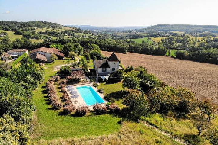 Ferienhaus für 9 Personen, mit Pool und Garten sowie Terrasse und Ausblick