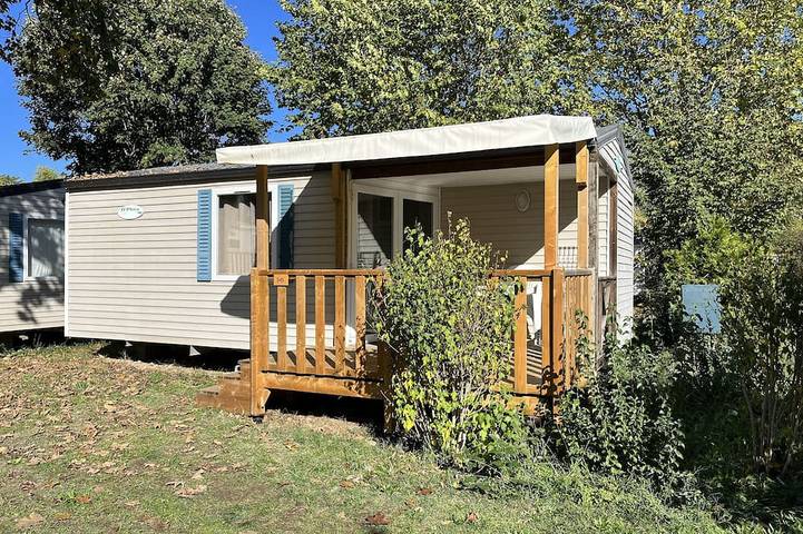 Mobil home pour 4 personnes, avec piscine ainsi que terrasse et jardin à Biesheim