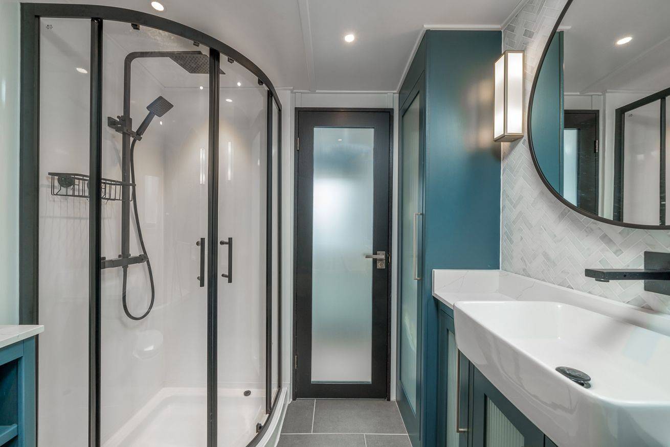 Elegant houseboat near Canary Wharf in Tower Hamlets, London