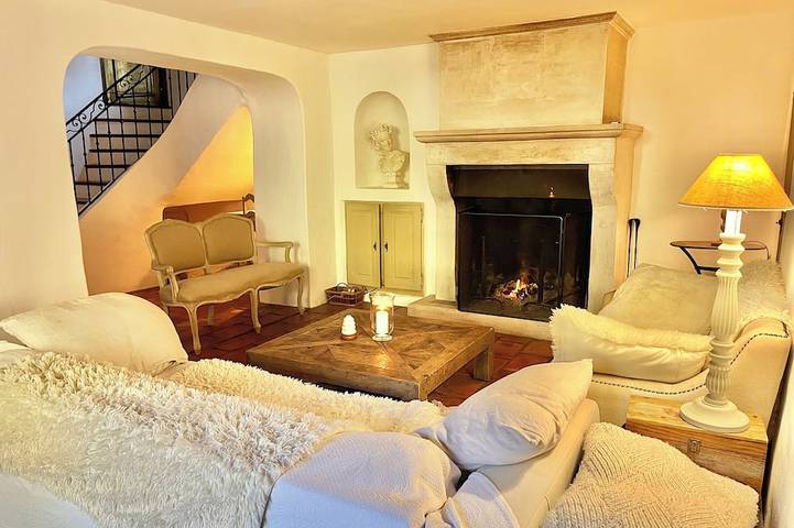 Location de vacances pour 8 personnes, avec jardin ainsi que terrasse et jacuzzi à Le Tholonet - 2