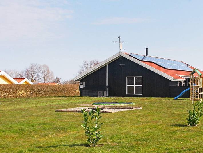 Ferieudlejning for 12 personer, med Jacuzzi og Terrasse såvel som Have og Pool i Als
