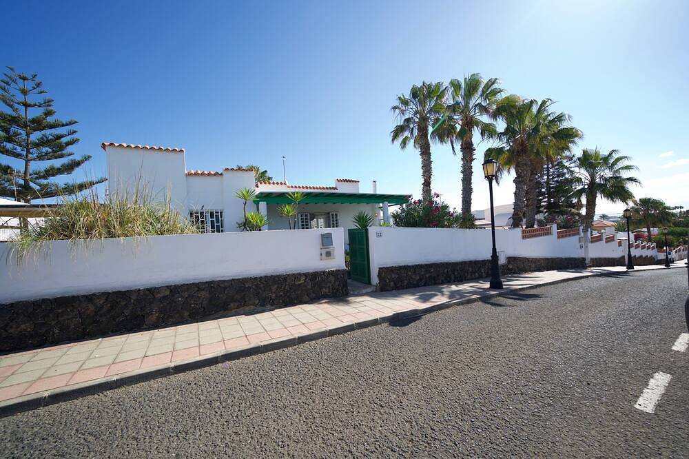 Zentral gelegener Bungalow mit 2 Schlafzimmern, Garten und Privatparkplatz in Corralejo, La Oliva