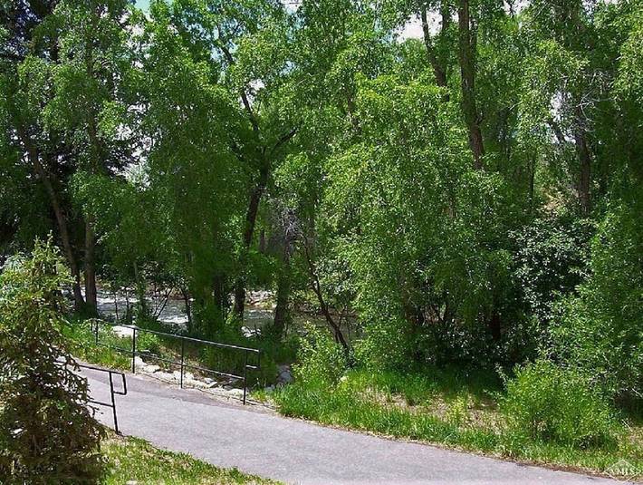Gîte pour 4 personnes, avec jacuzzi ainsi que piscine et jardin à Avon - 4