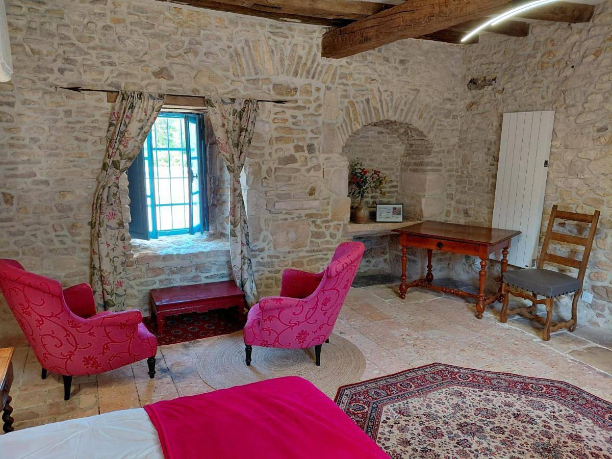 Chambre entrée indépendante dans tour du 15ème siècle in Mauvières, Région de Le Blanc