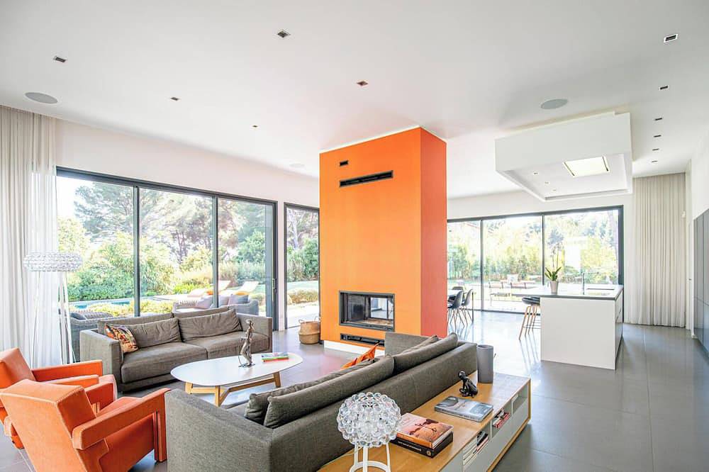 Contemporary Home Provence in Ventabren, Aix-en-Provence region