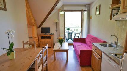 Cottage pour 8 personnes, avec balcon/terrasse et piscine à Giez