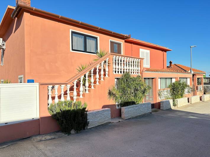 Ganze Wohnung, 1-Zimmer-Ferienwohnung mit Terrasse Sali (Dugi otok) A-12757-b in Sali, Dugi Otok